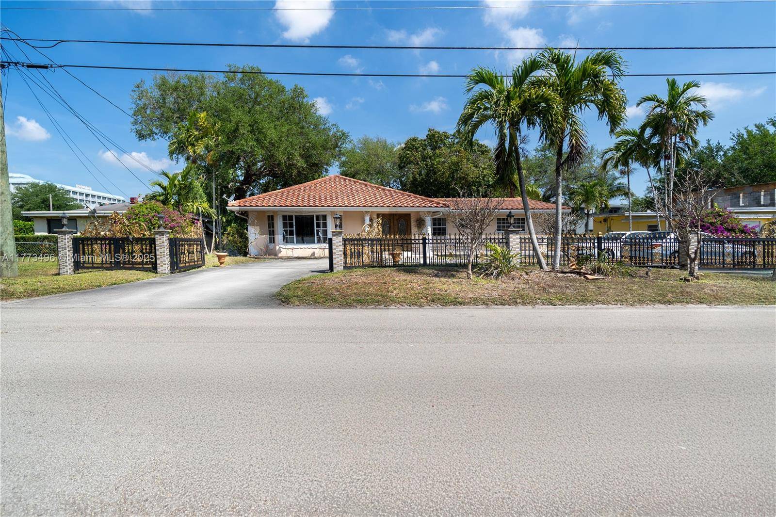 Miami, FL 33169,85 NW 165th St