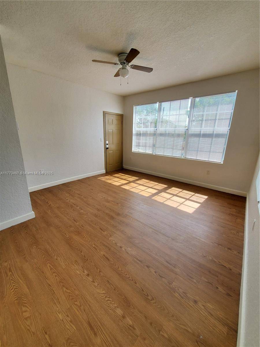 Miami, FL 33128,237 NW 10th Ave #4