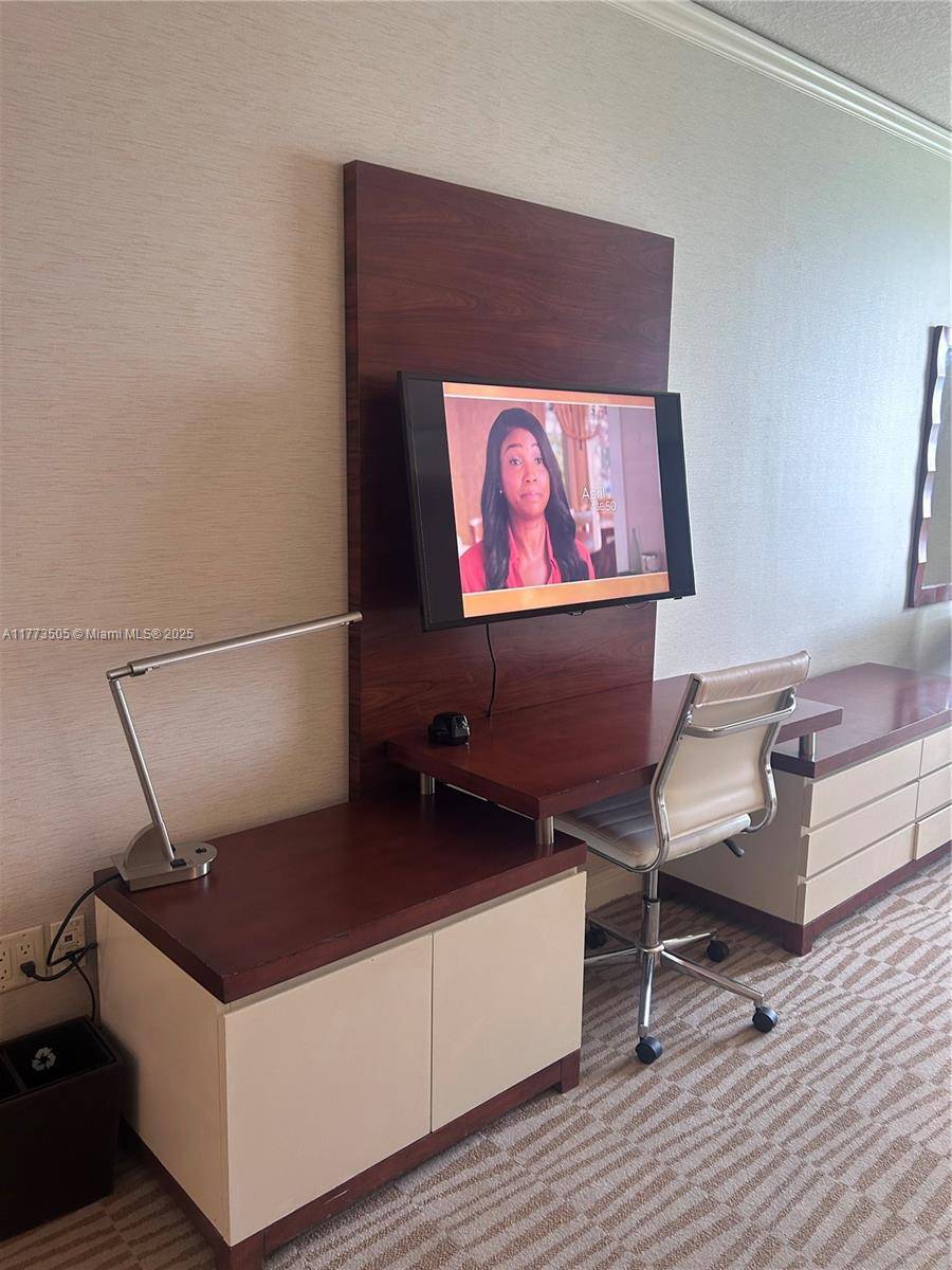 Sunny Isles Beach, FL 33160,18001 Collins Ave #2206
