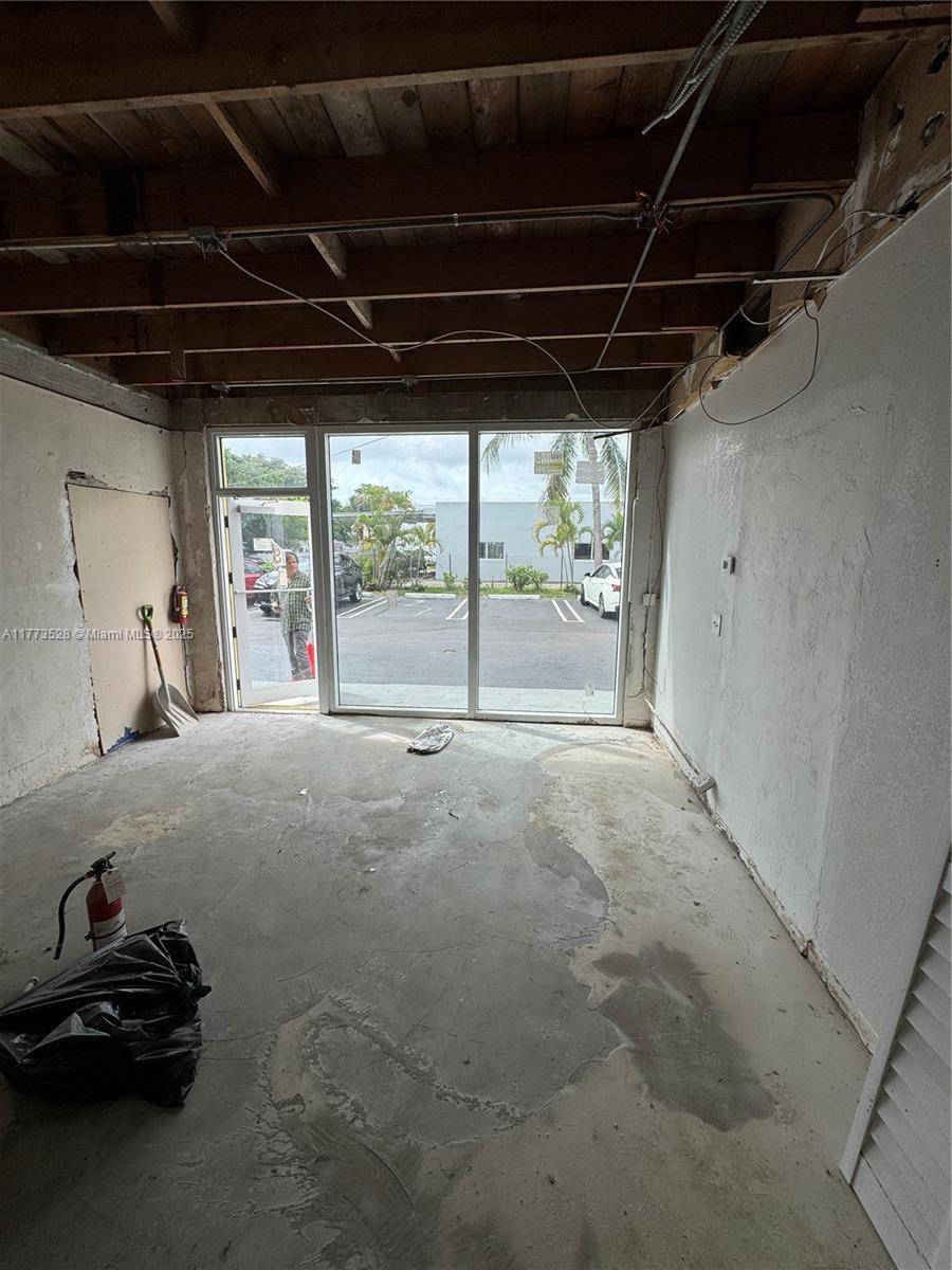 Hallandale Beach, FL 33009,118 NE 1st Ave #C&D