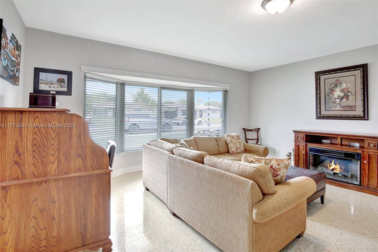Pembroke Pines, FL 33024,9460 NW 3rd St