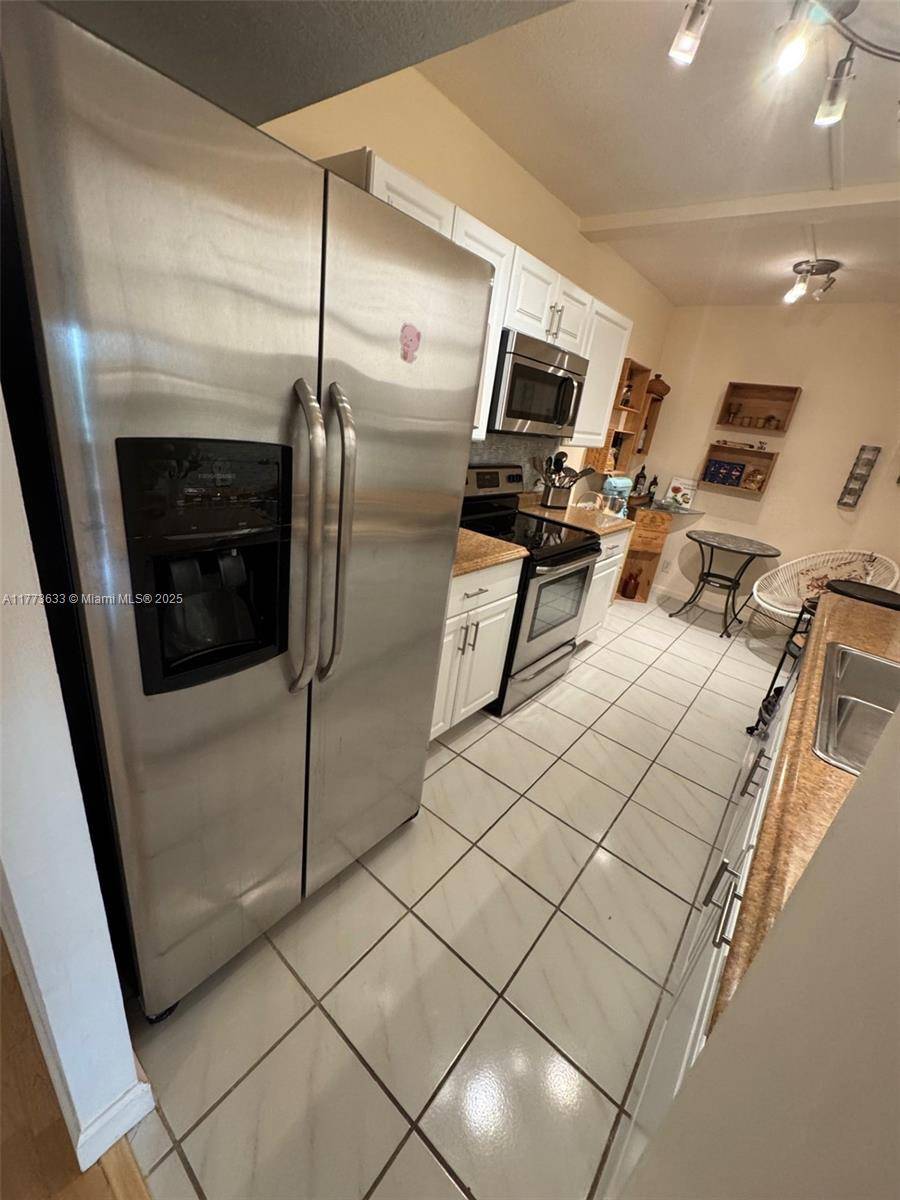 Hollywood, FL 33021,4330 Hillcrest Dr #304