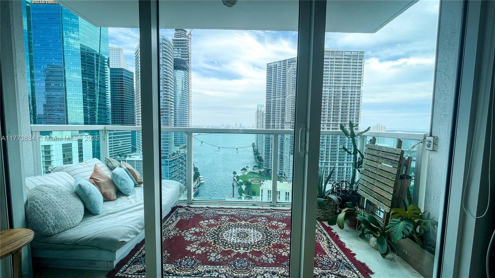 Miami, FL 33131,31 SE 5th St #3110