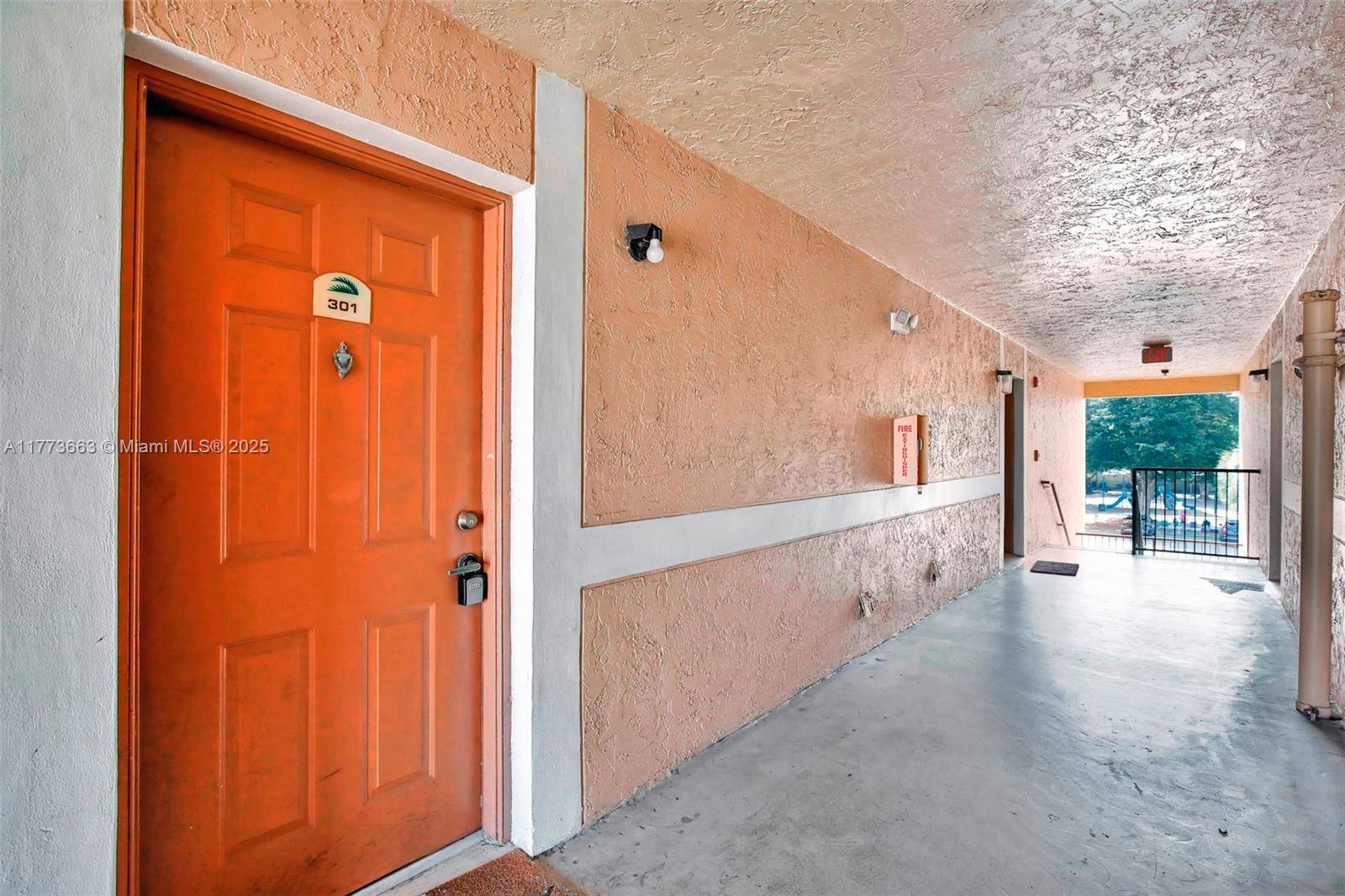 Pembroke Pines, FL 33025,250 W Palm Cir W #301