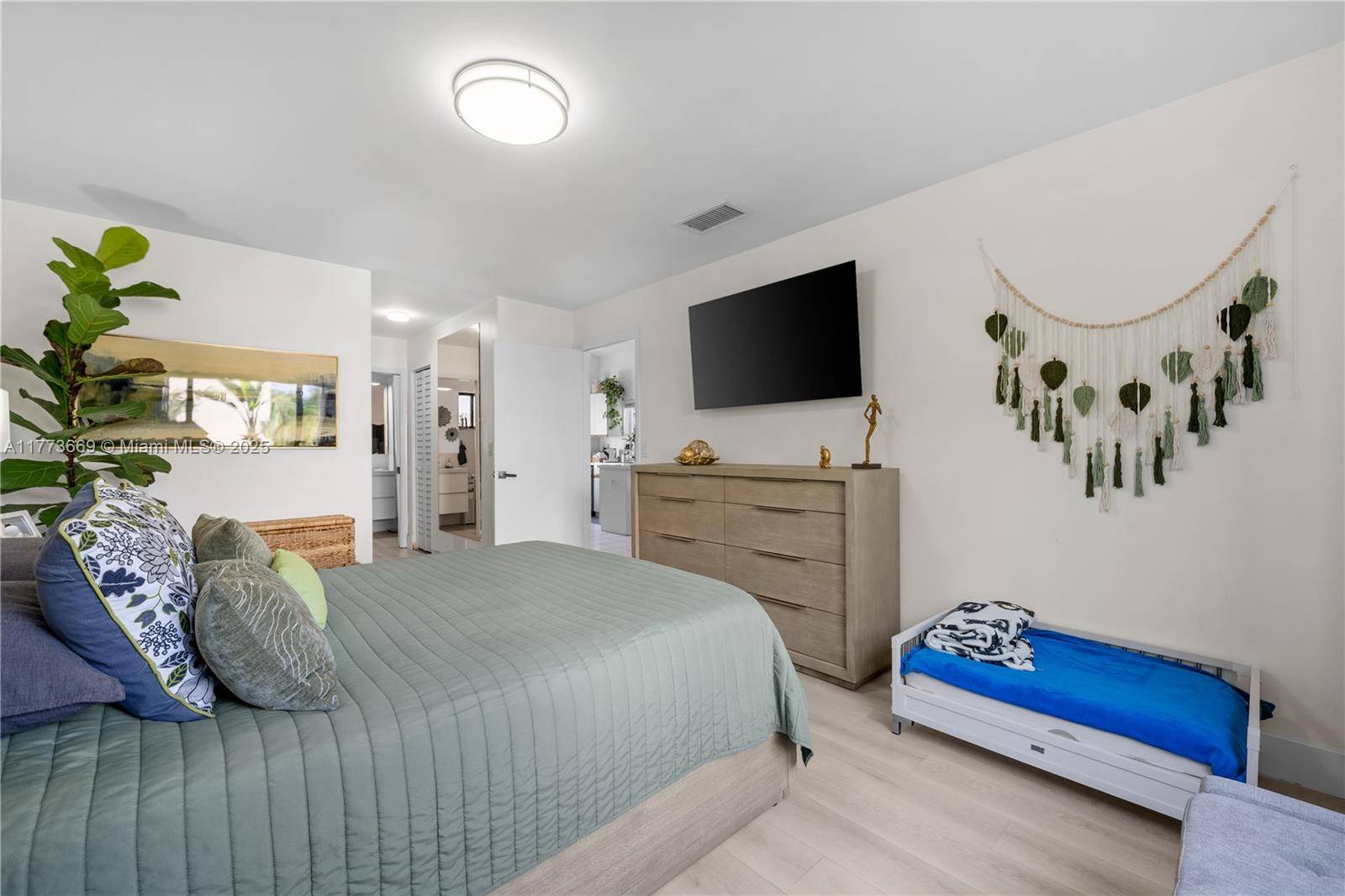 Cutler Bay, FL 33190,10042 SW 220th St
