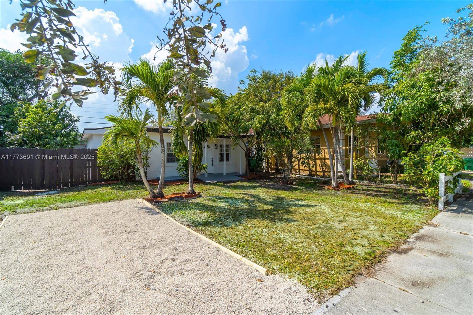 Davie, FL 33314,4411 SW 55th Ave