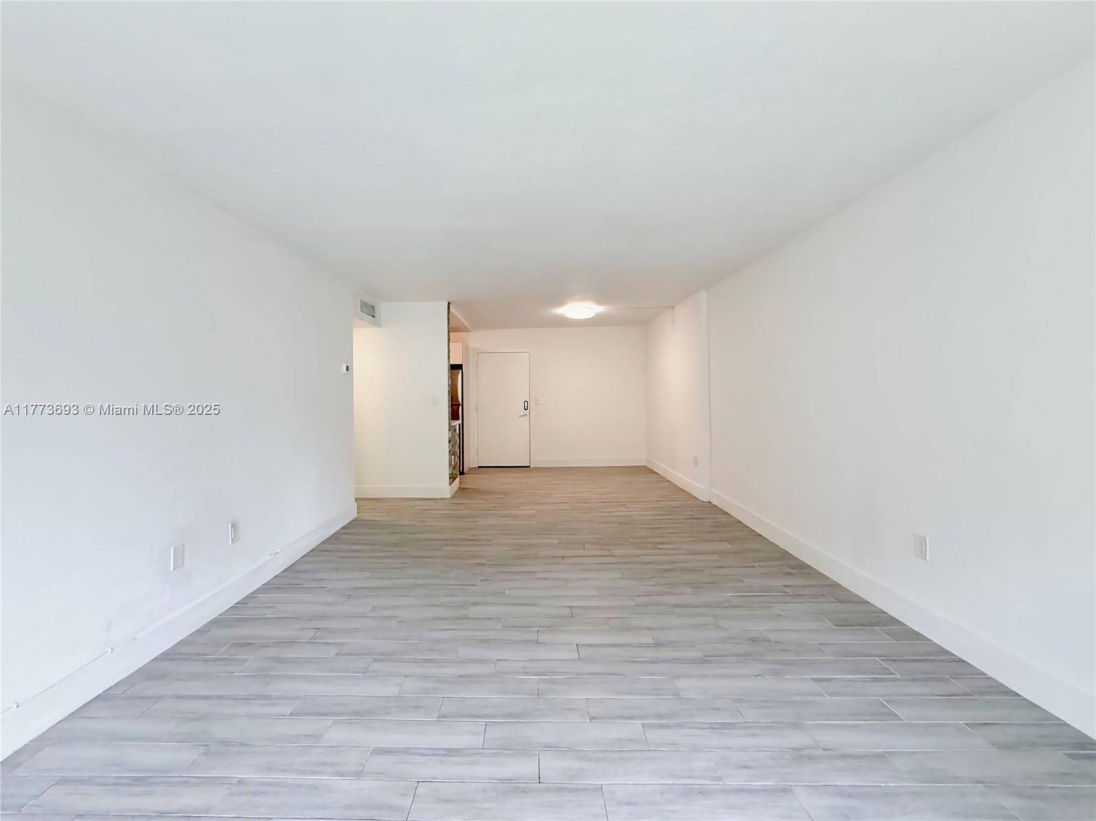 Miami, FL 33172,9350 Fontainebleau Blvd #211