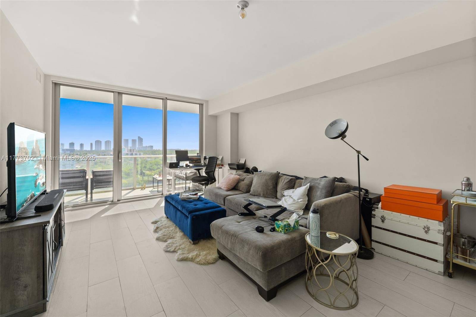 North Miami Beach, FL 33160,16385 Biscayne Blvd #1019