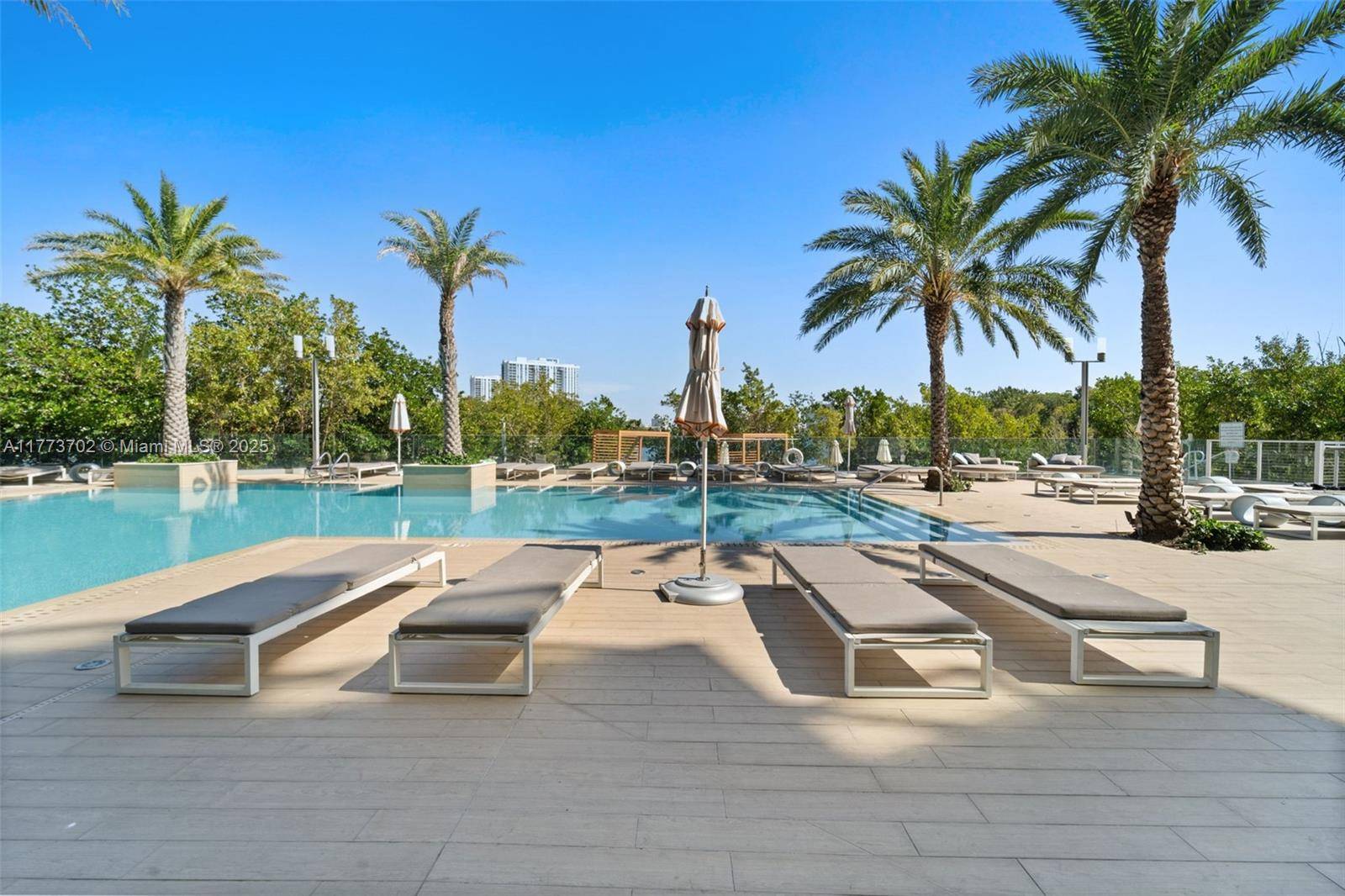North Miami Beach, FL 33160,16385 Biscayne Blvd #1019