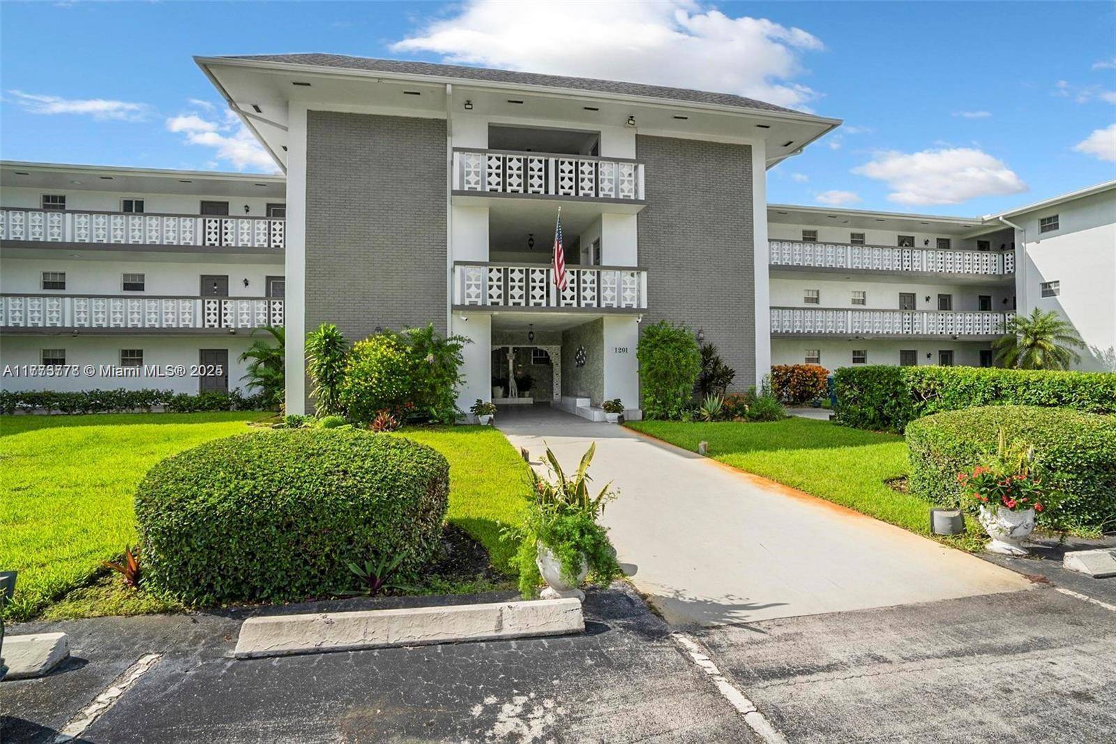 Hollywood, FL 33021,1201 Hillcrest Ct #204
