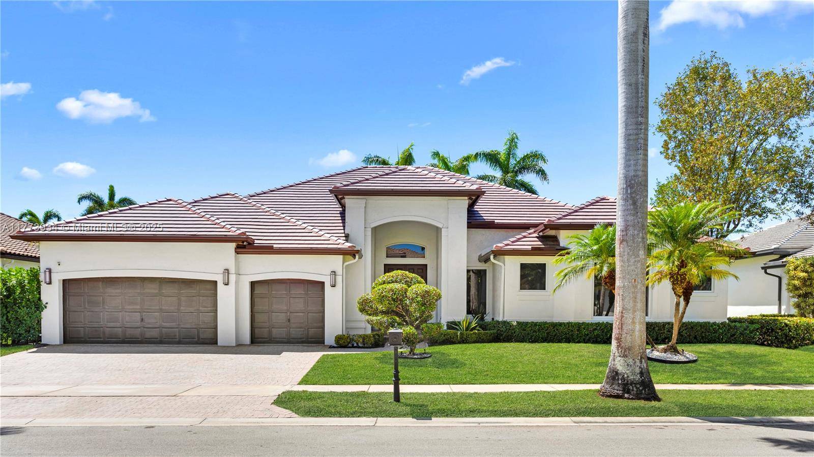 Weston, FL 33327,2512 Montclaire Cir
