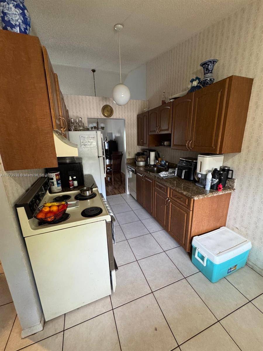 Sunrise, FL 33351,9848 Nob Hill Court #9848