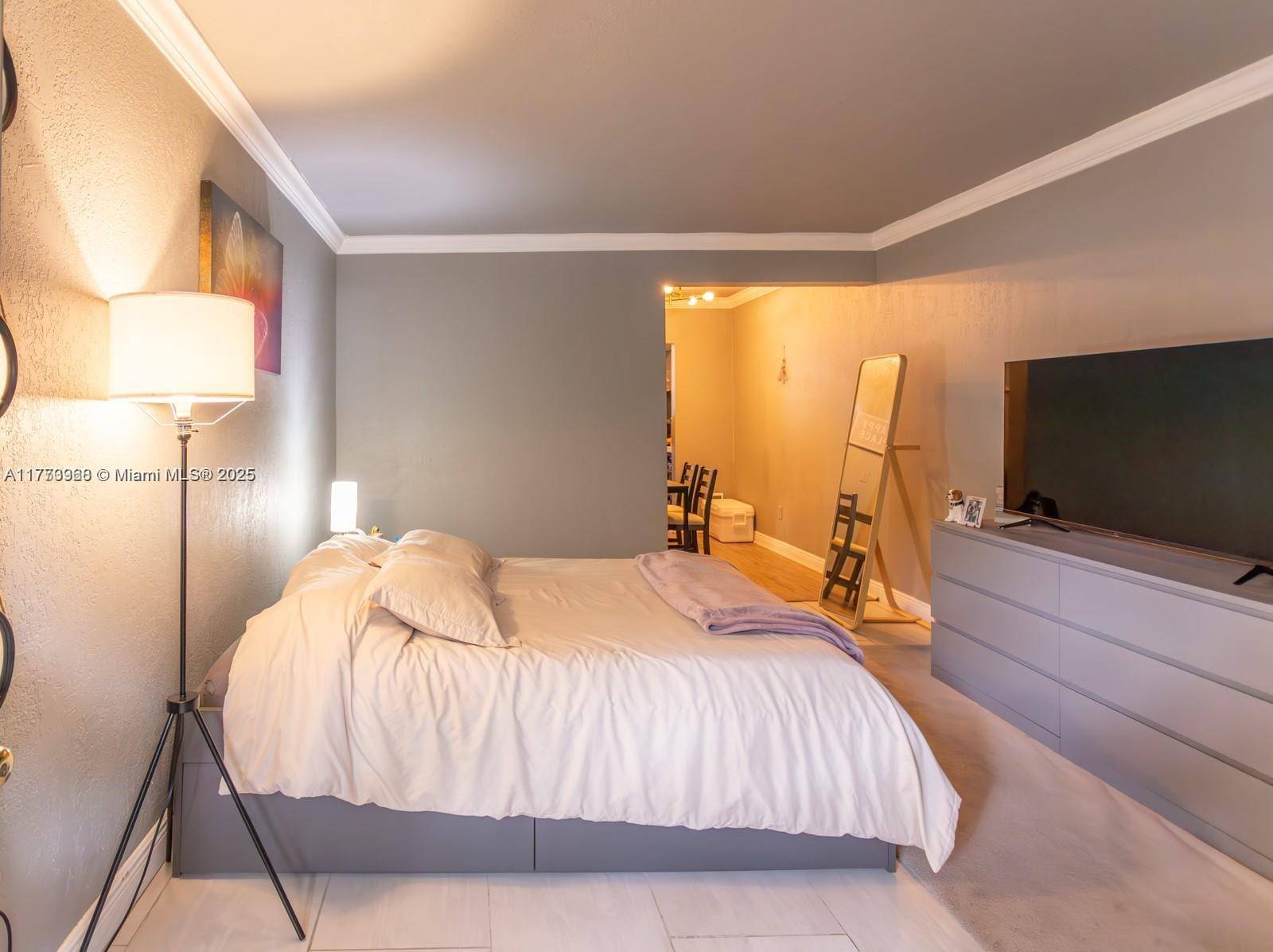 Miami Beach, FL 33141,6930 Byron Ave #104