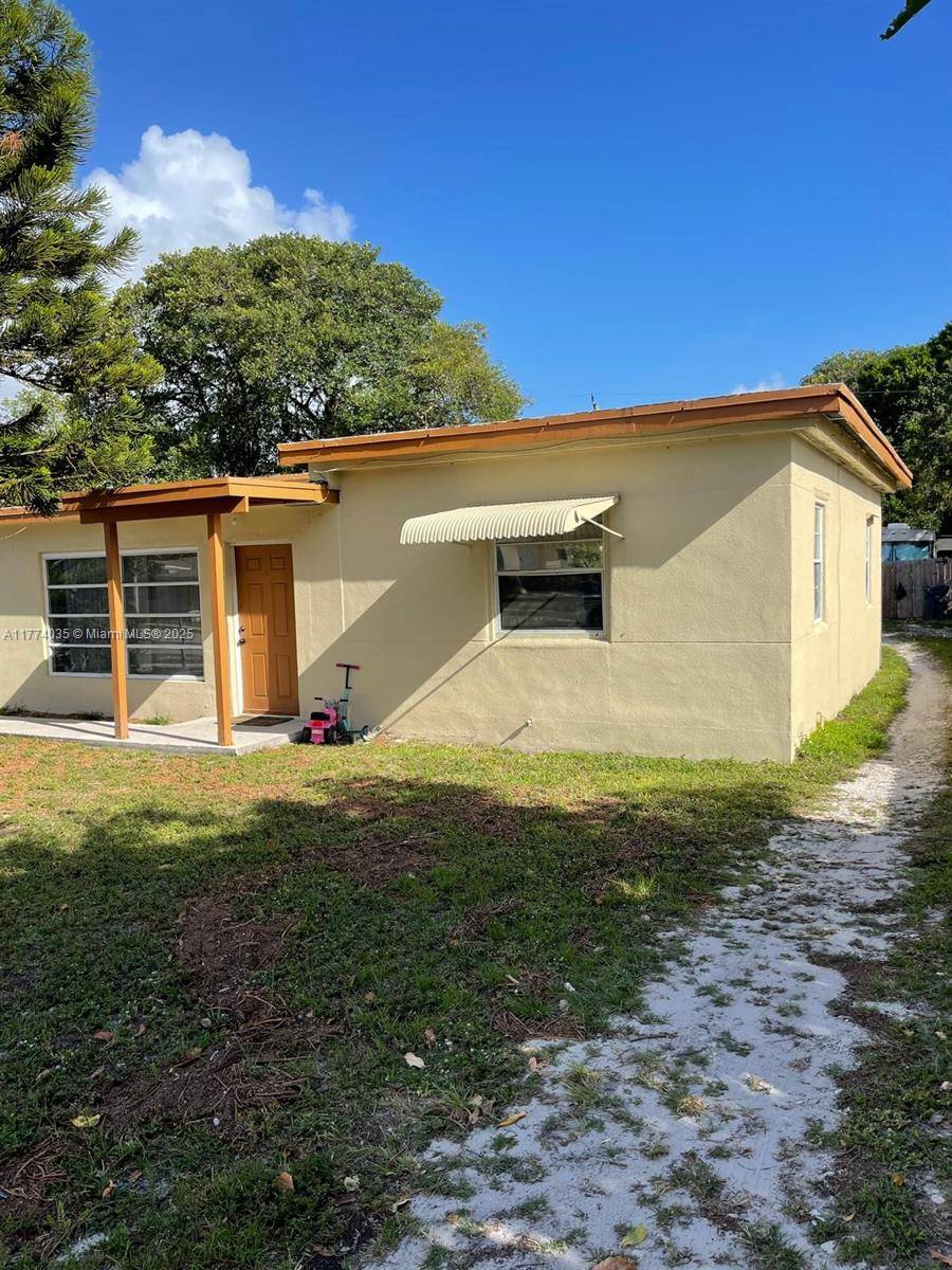 Hollywood, FL 33020,2801 Mayo St