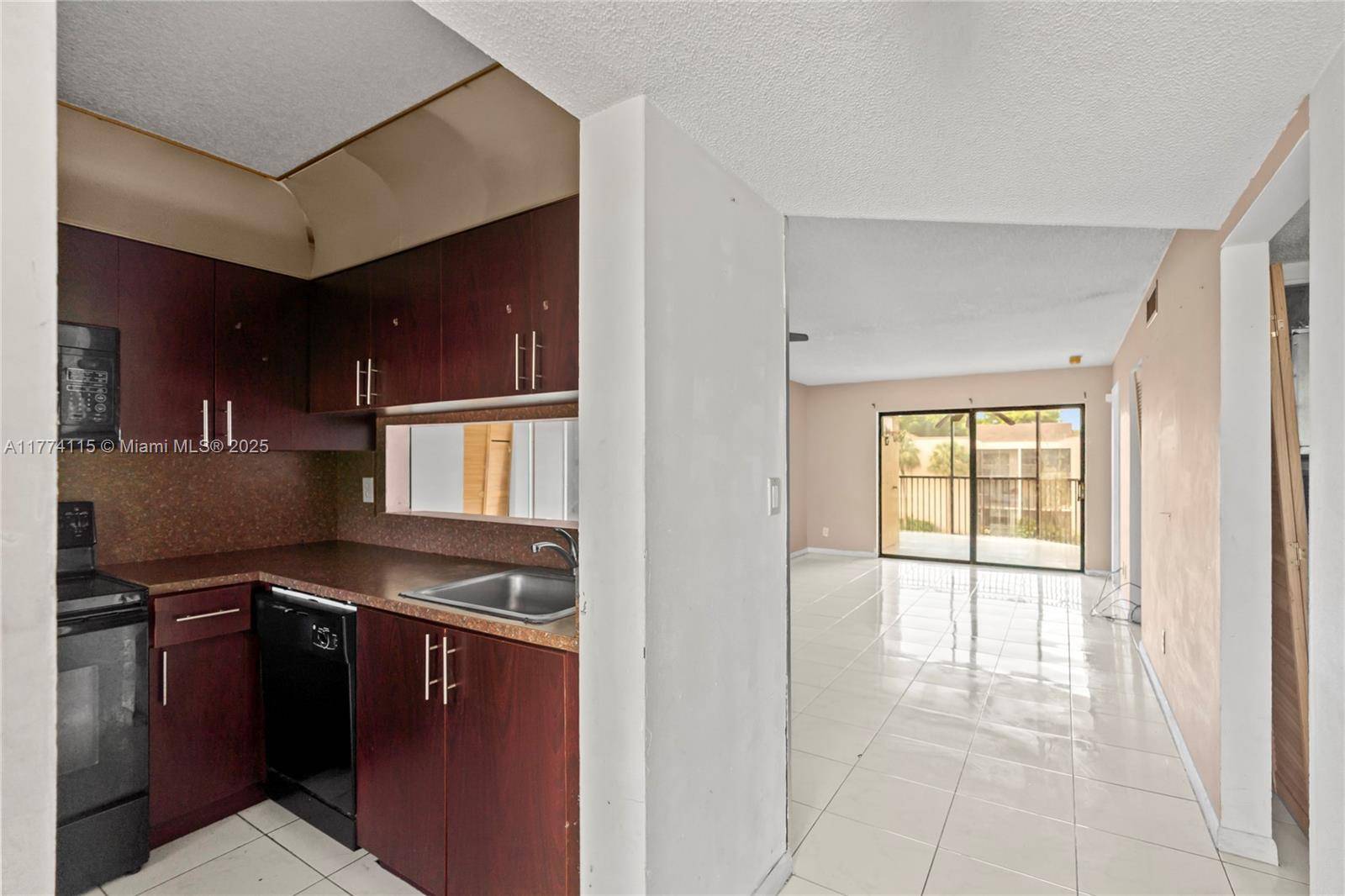 Miramar, FL 33025,3199 Foxcroft Rd #311