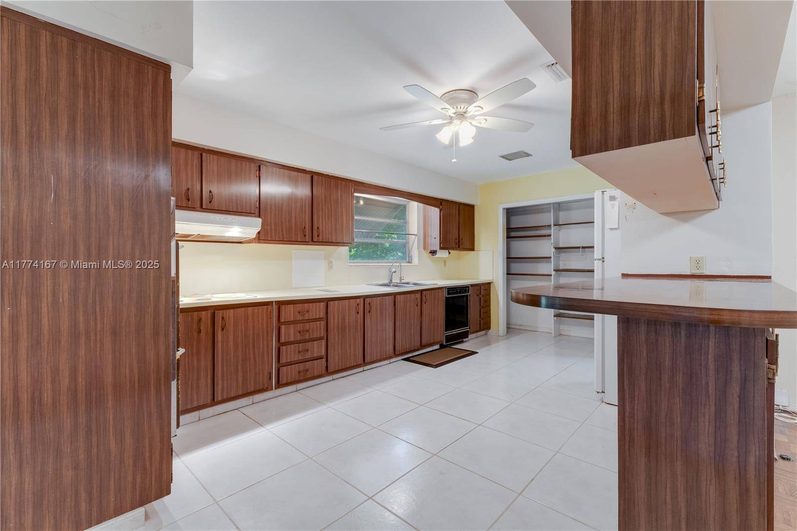 Pinecrest, FL 33156,7200 SW 131st St
