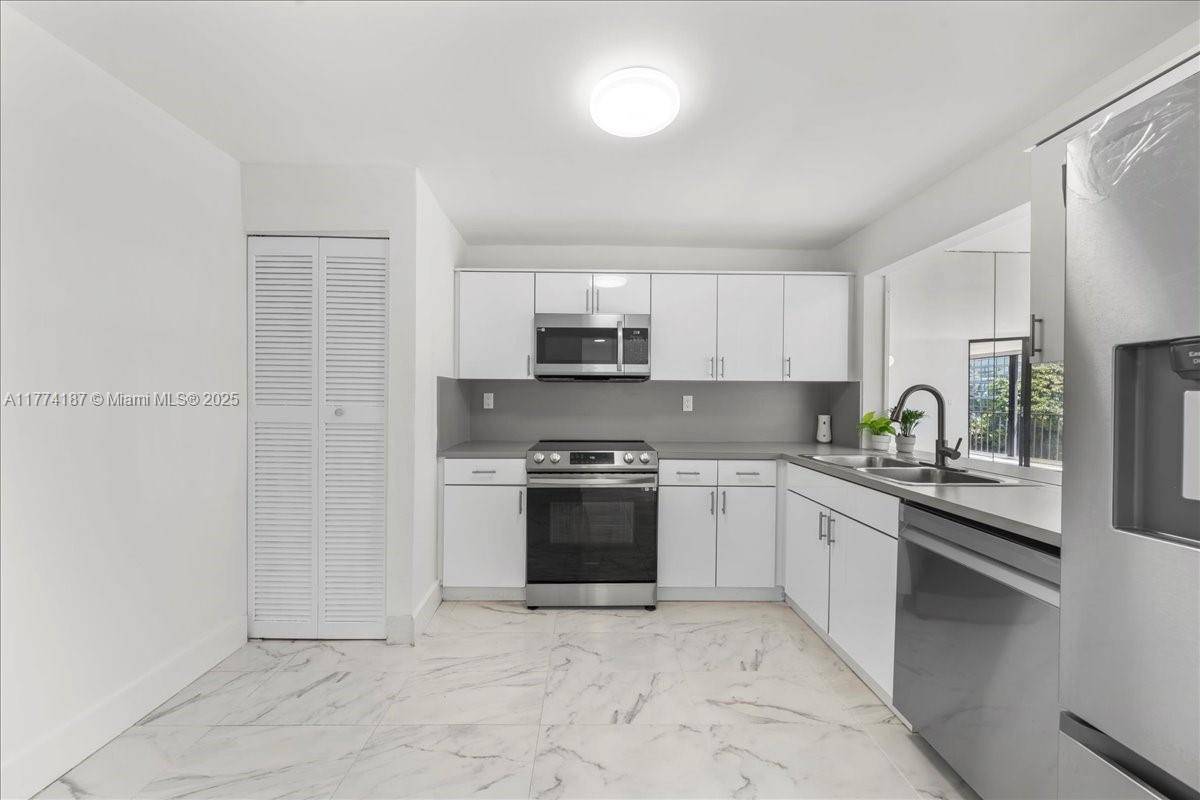 Miami, FL 33129,1925 Brickell Ave #D610