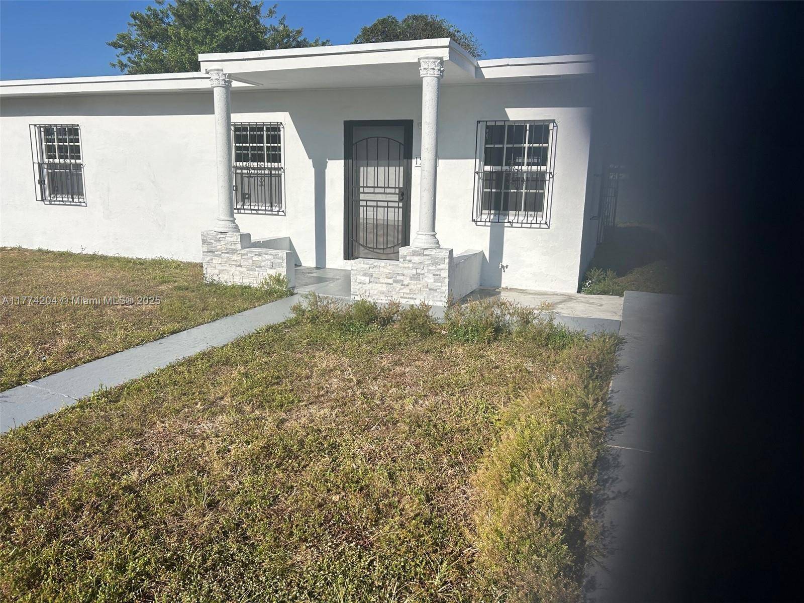 Miami Gardens, FL 33054,15570 NW 23rd Ave Rd #1