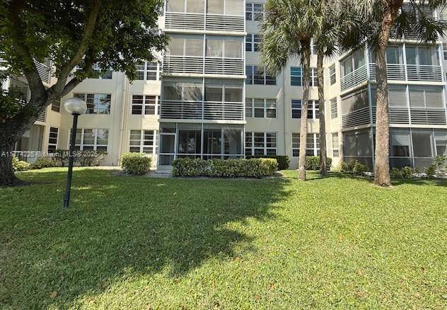 Pompano Beach, FL 33069,3520 Oaks Way #107