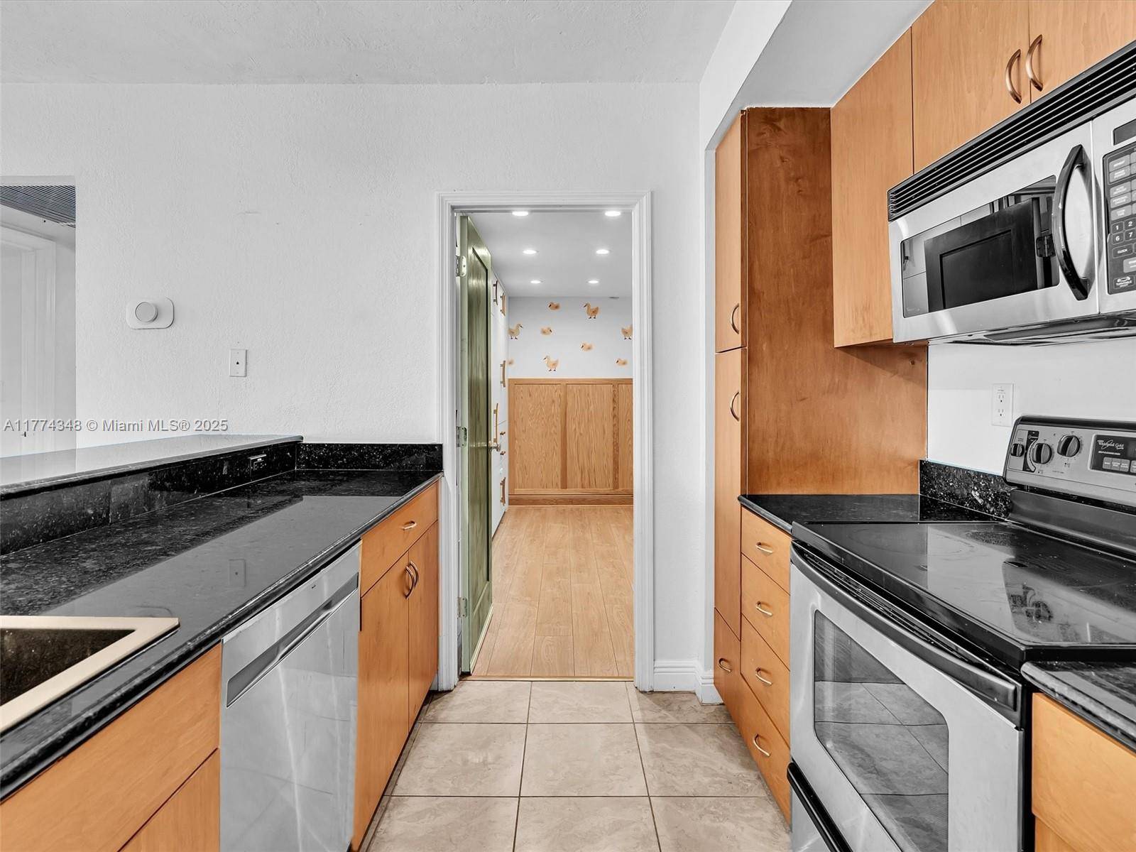 Bay Harbor Islands, FL 33154,10350 W Bay Harbor Dr #7L