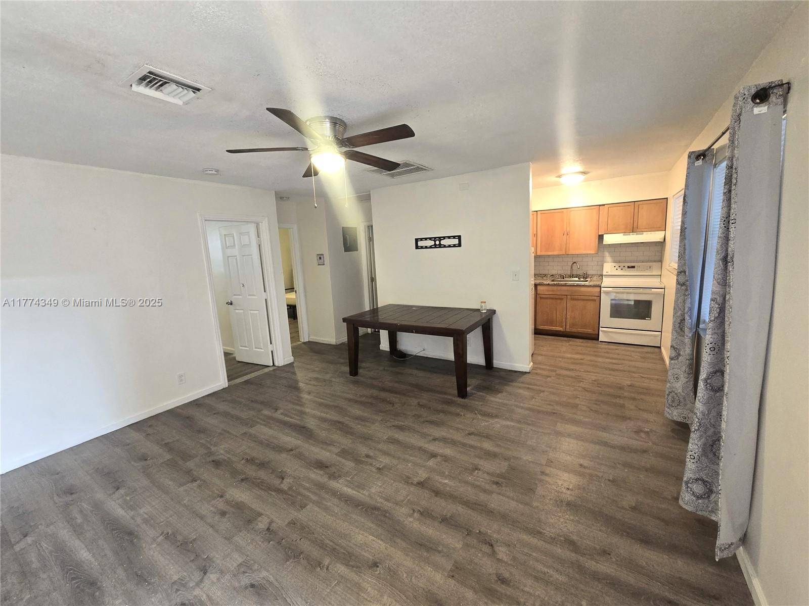 Pompano Beach, FL 33060,820 SW 2nd Ave #3