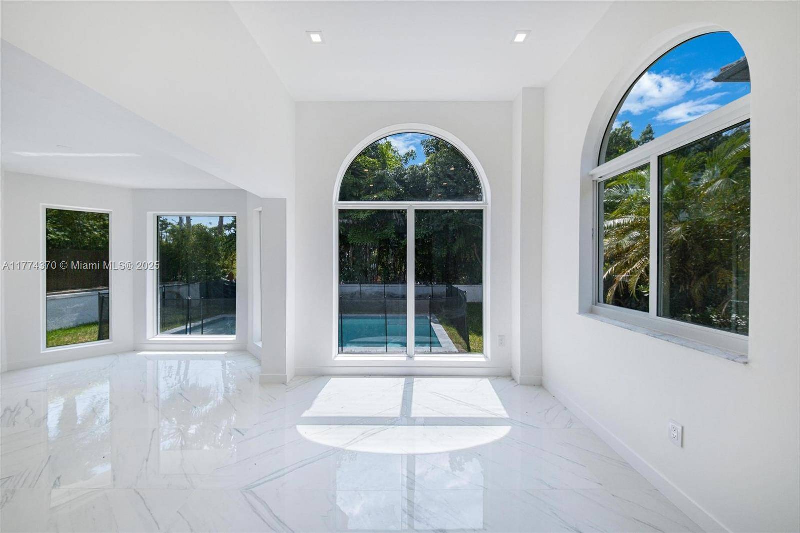 Miami Beach, FL 33139,242 Palm Ave