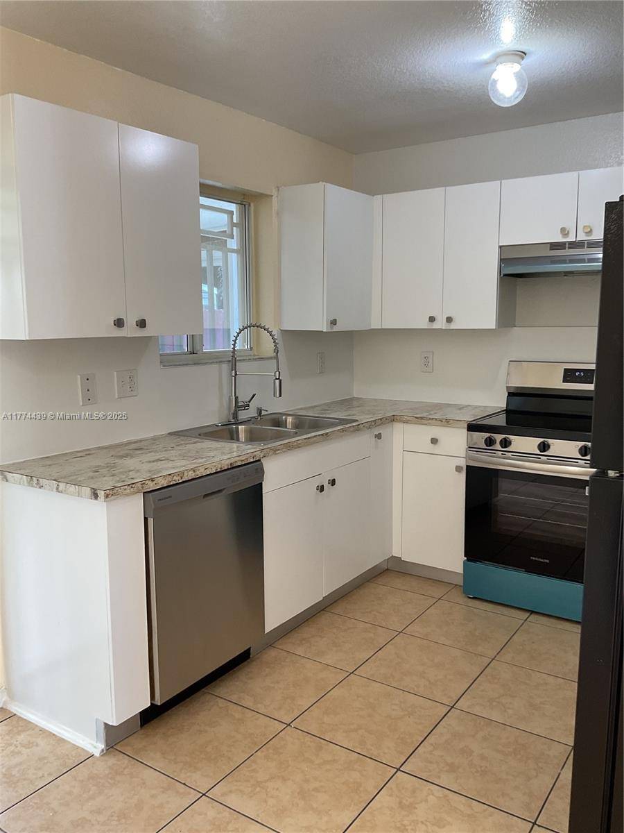 Miami, FL 33033,13485 SW 284th St