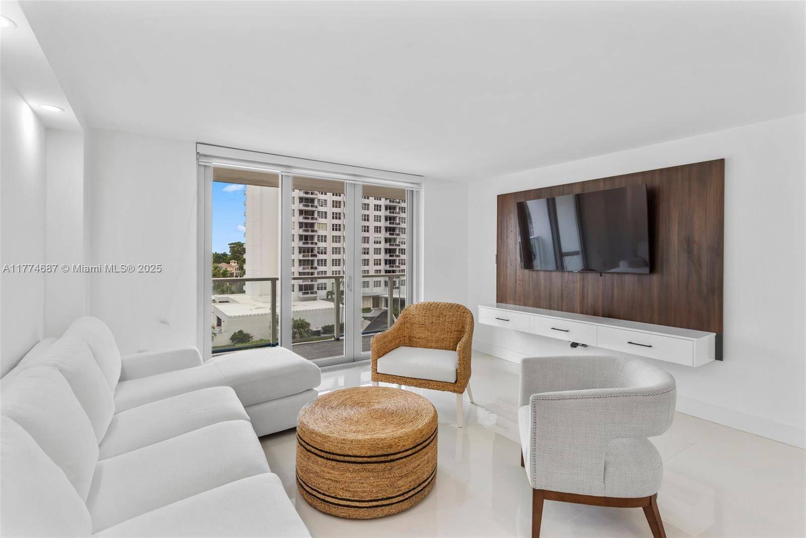 Miami Beach, FL 33140,5701 Collins Ave #503