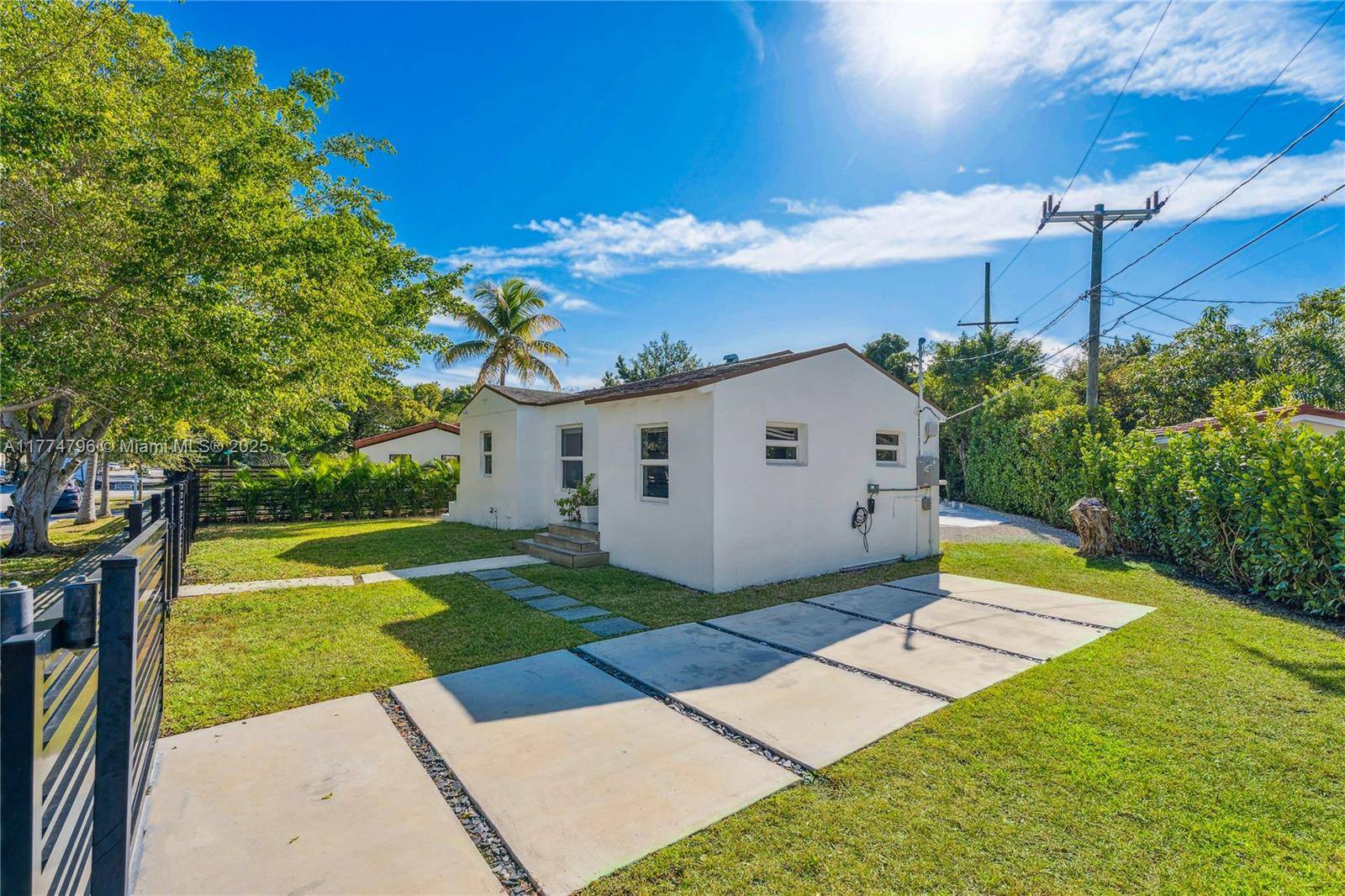 Miami, FL 33129,990 SW 11th St