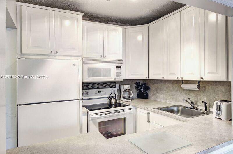 Pompano Beach, FL 33060,221 SE 9th Ave #108