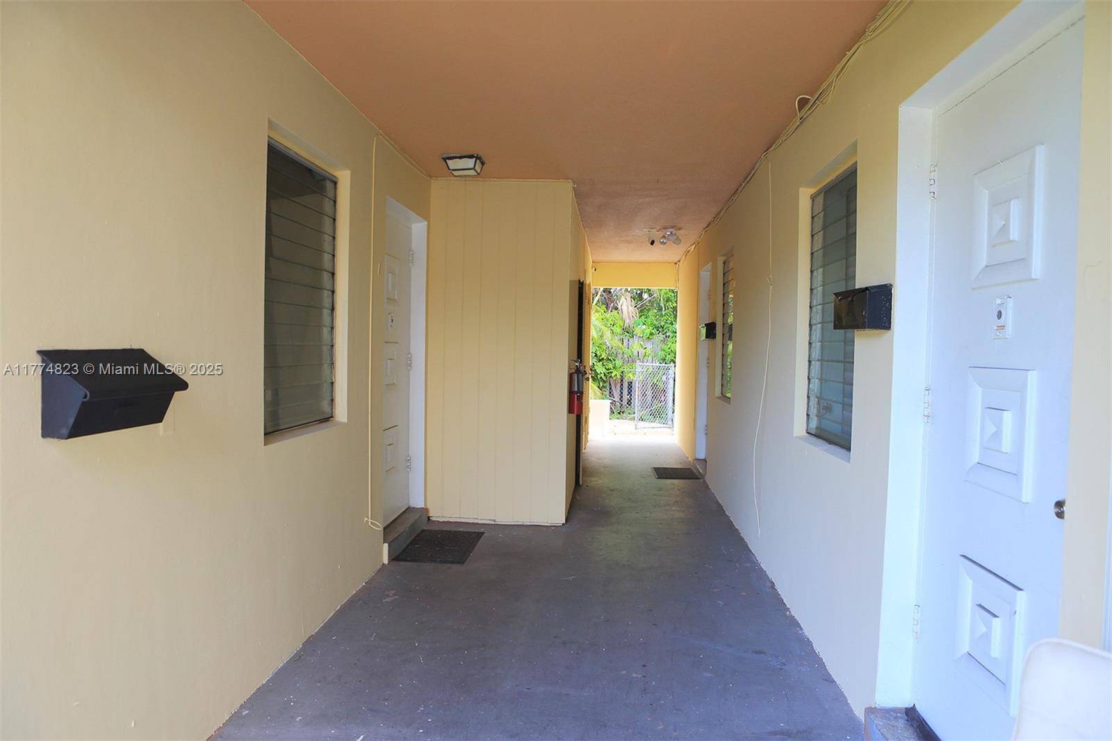 Fort Lauderdale, FL 33334,5881 NE 18th Ave