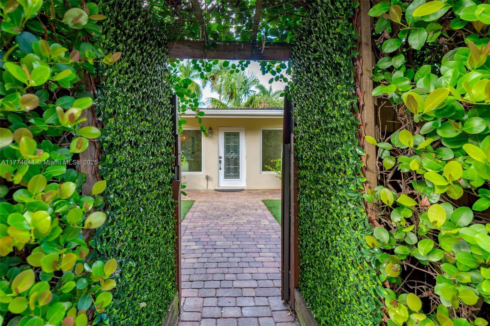 Fort Lauderdale, FL 33315,919 SW 7th St