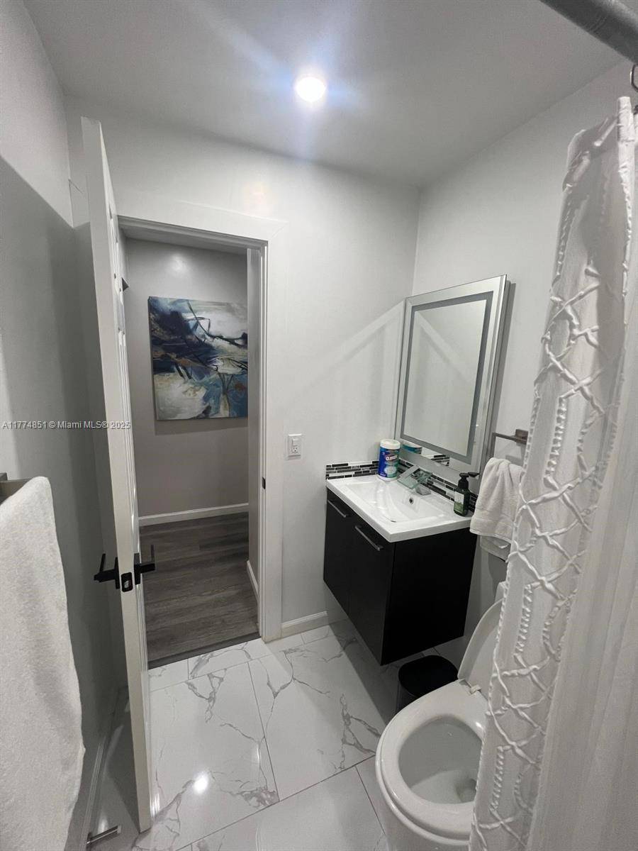 North Miami, FL 33168,545 NW 136th St