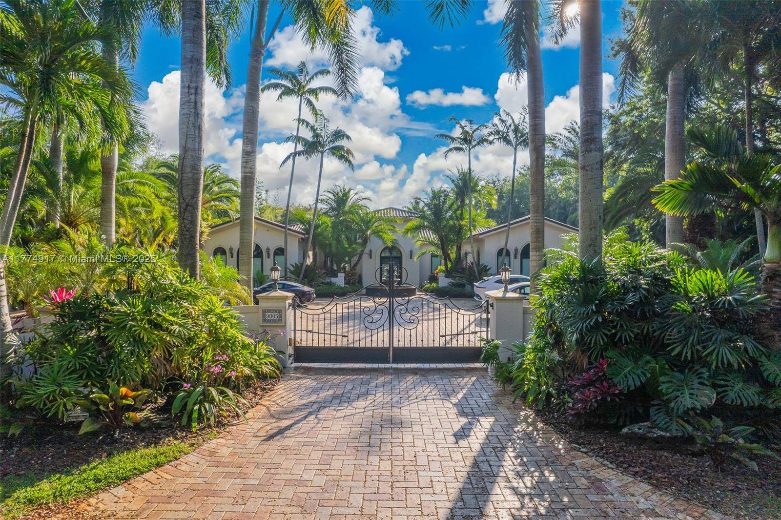 Pinecrest, FL 33156,9005 SW 68th Ave #9005