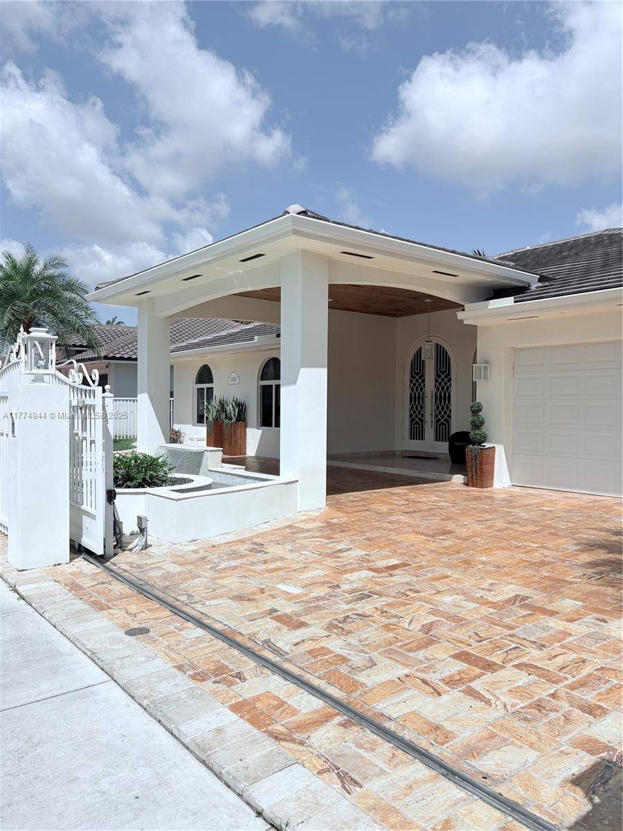 Miami, FL 33175,14261 SW 30th St