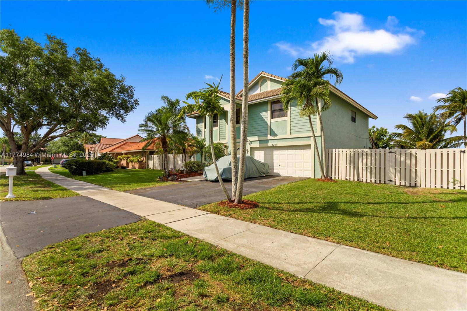 Davie, FL 33325,14201 Summersville Pl