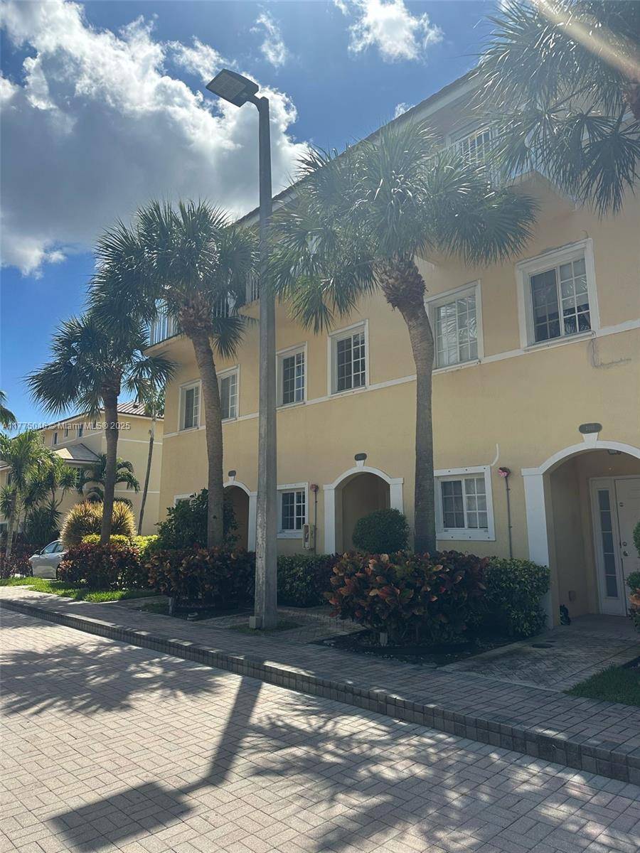 North Miami Beach, FL 33162,2012 NE 167th St #3-149
