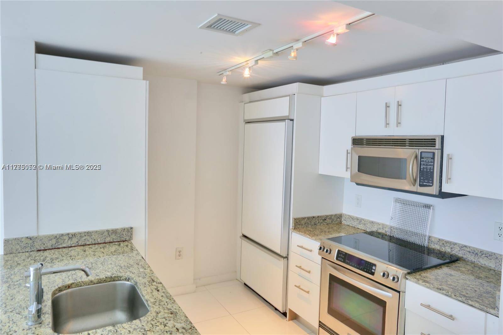 Bal Harbour, FL 33154,10275 Collins Ave #925