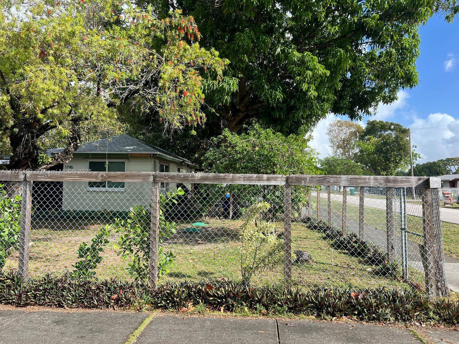 Miami Gardens, FL 33054,3785 NW 164th St