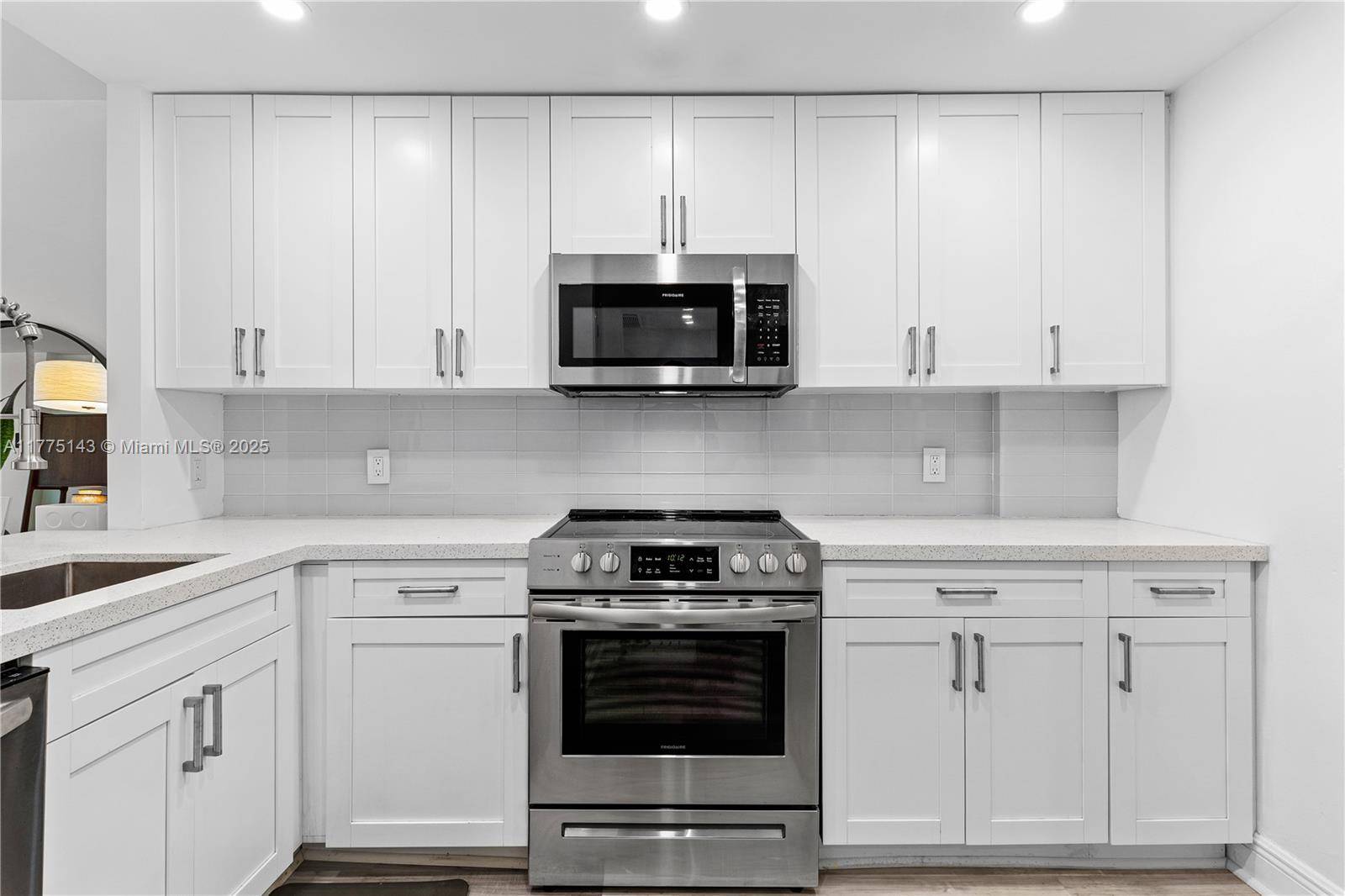 Oakland Park, FL 33309,121 Royal Park Dr #1E