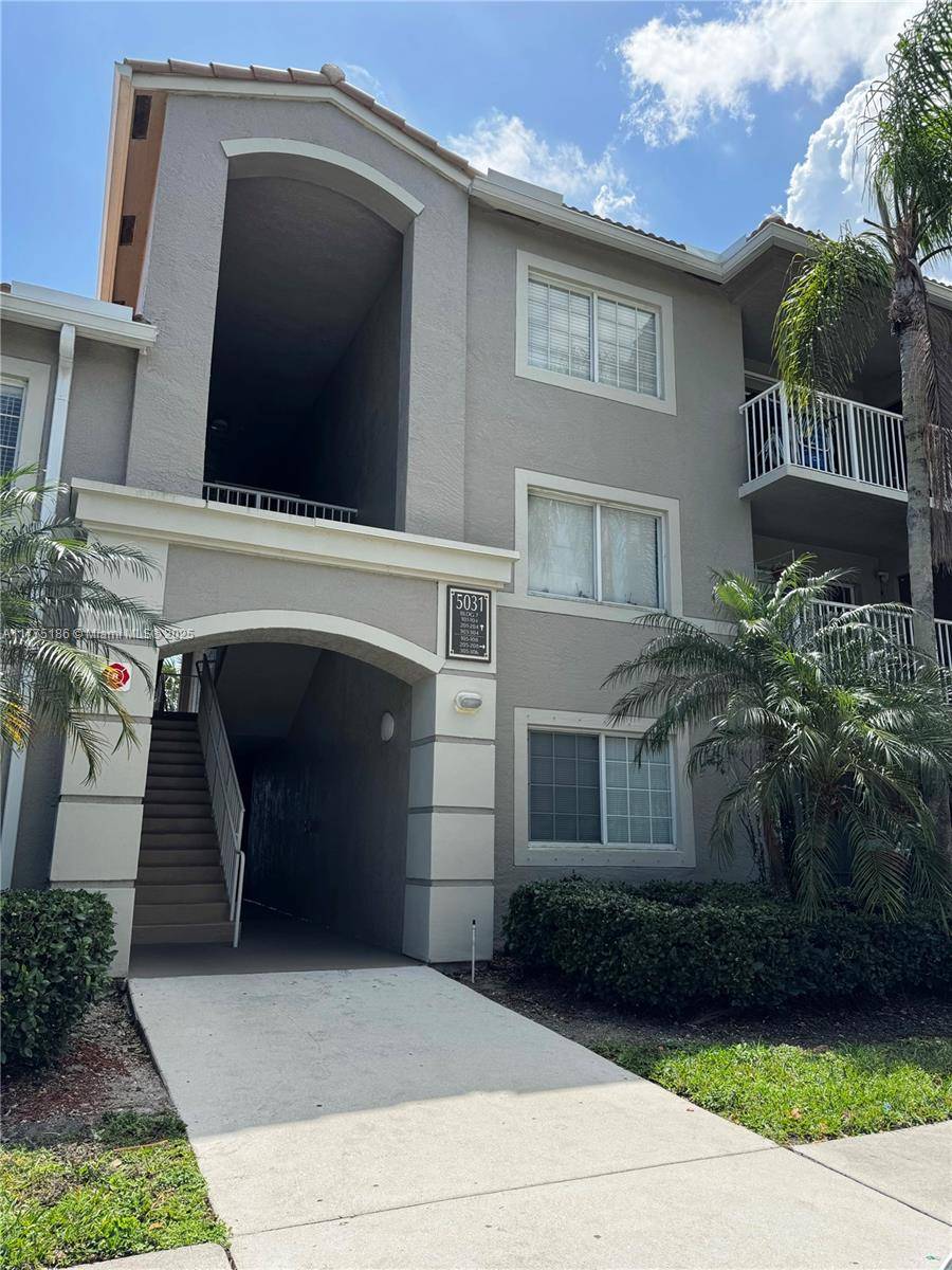Coconut Creek, FL 33073,5031 Wiles Rd #202
