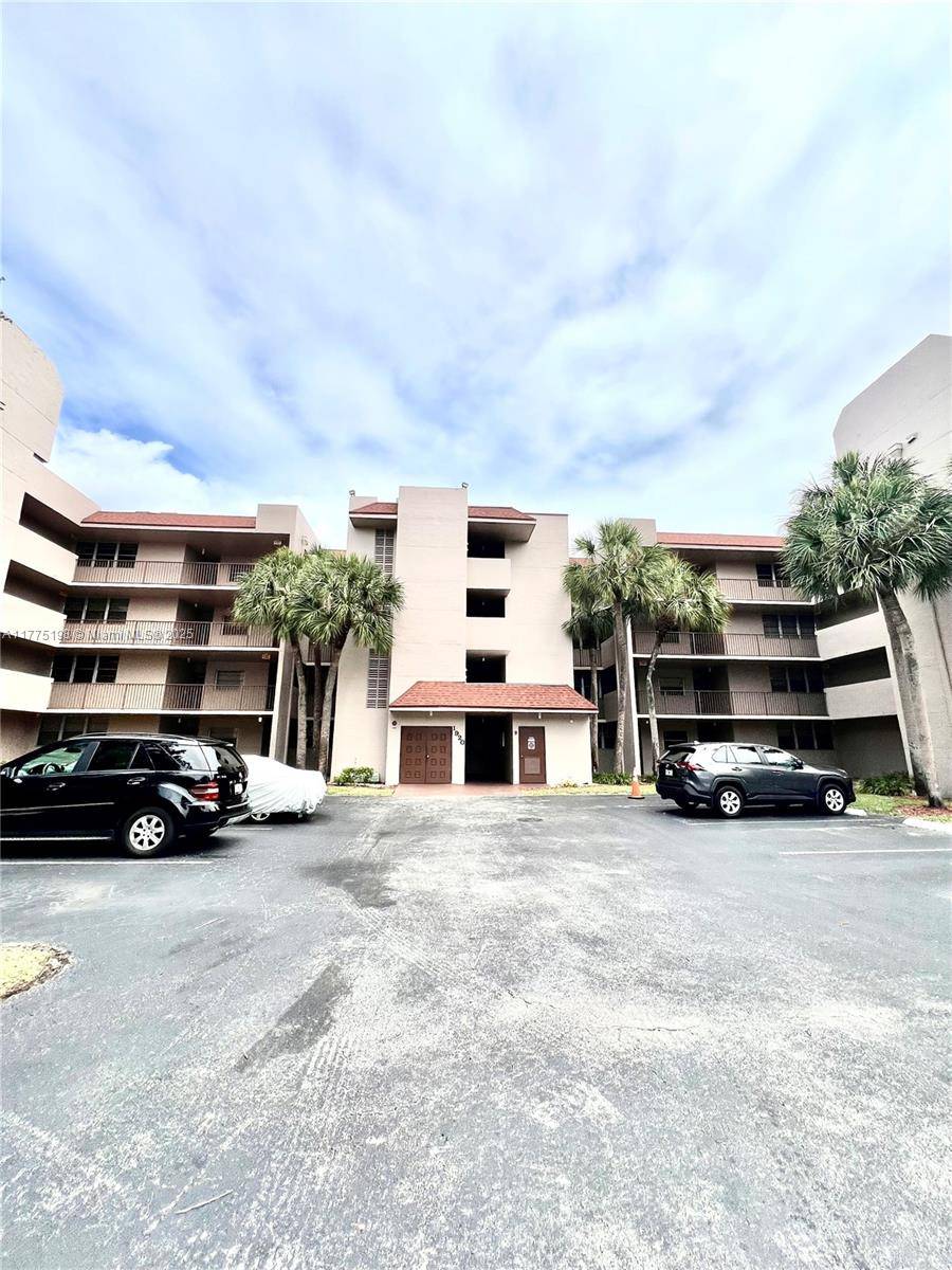 Davie, FL 33324,1920 Sabal Palm Dr #404
