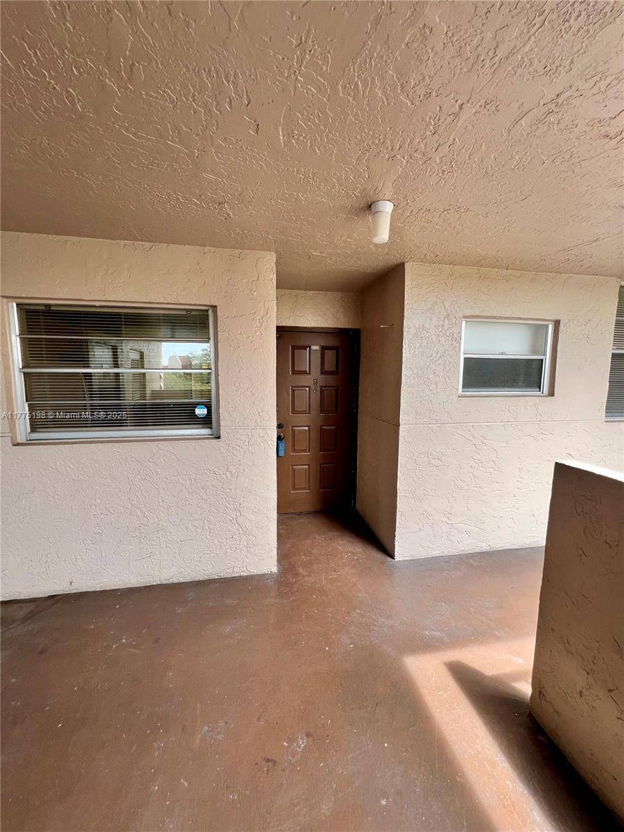 Davie, FL 33324,1920 Sabal Palm Dr #404