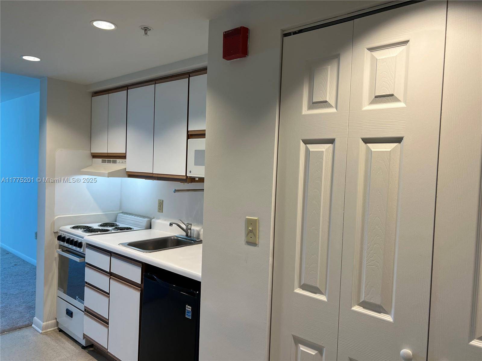 South Miami, FL 33143,5721 SW 72nd St #5721