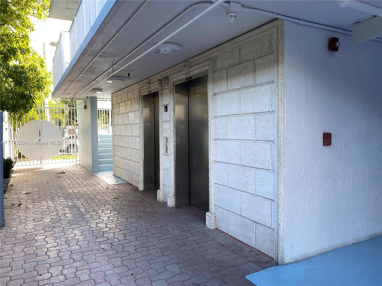Miami, FL 33133,2575 SW 27th Ave #203