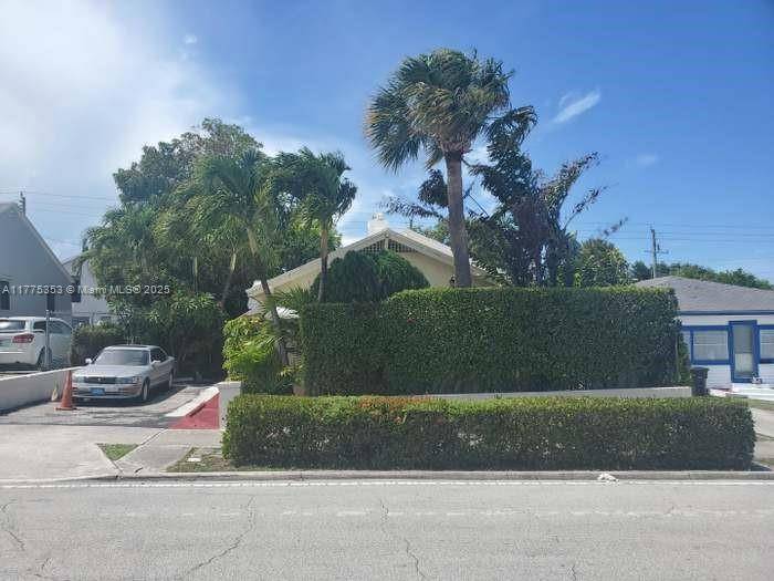 West Palm Beach, FL 33401,705 Palm Beach Lakes Blvd