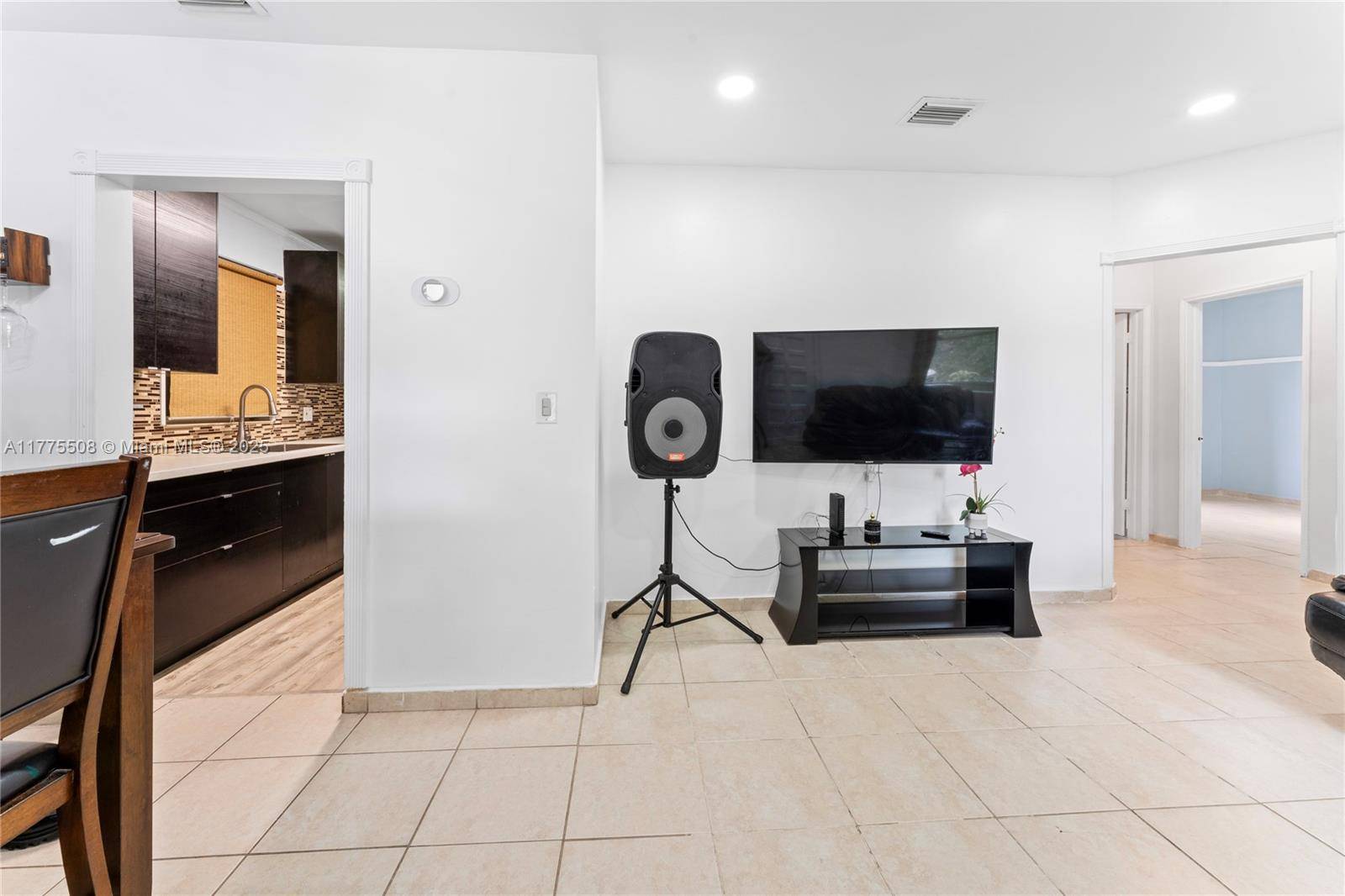Opa-locka, FL 33054,1121 Salih St