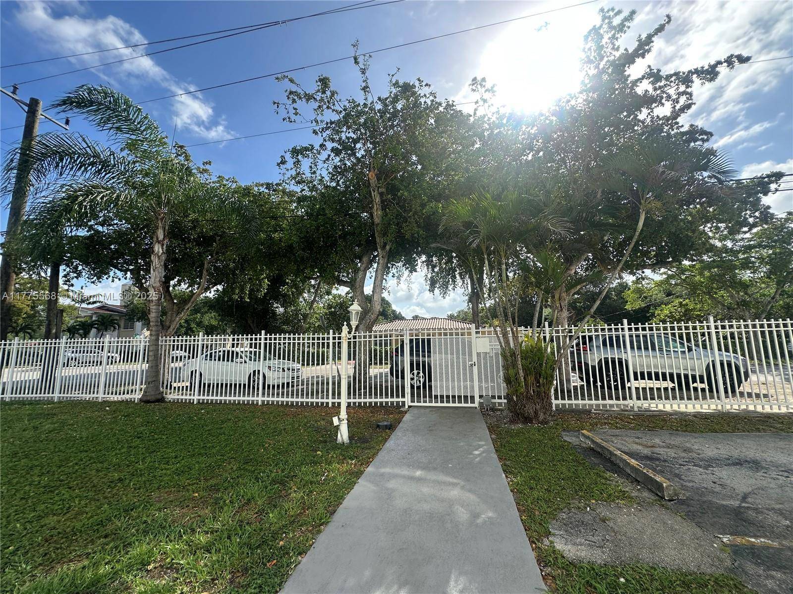 North Miami, FL 33161,12890 NE 8th Ave #101