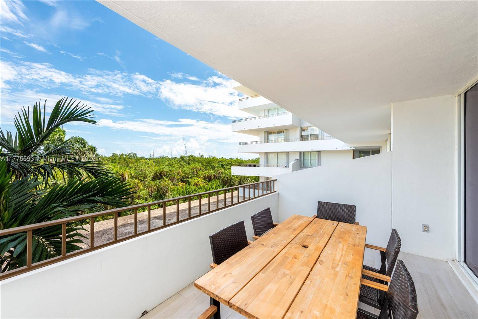 Key Biscayne, FL 33149,155 Ocean Lane Dr #404