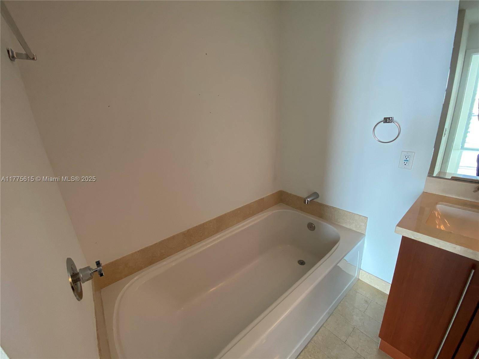 Miami, FL 33130,79 SW 12 ST #3810-S